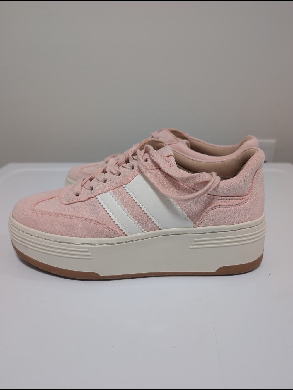 Women's Pink Madden Girl Platform Retro Tennis Shoes - Picture 3 of 6